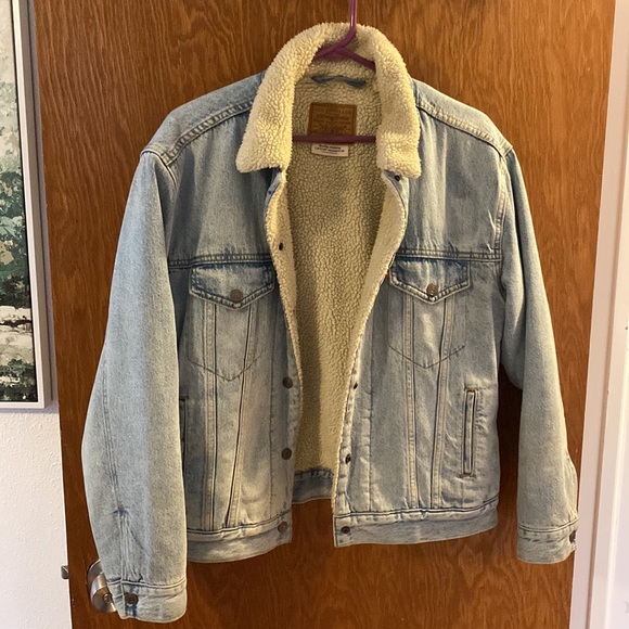 Levi’s Premium Sherpa Trucker Jacket - Picture 4 of 8